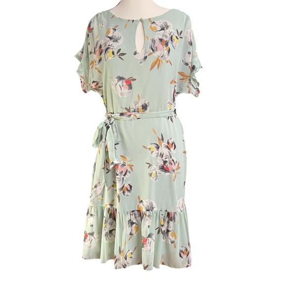 Lauren Ralph Lauren Dresses & Skirts - Lauren Ralph Lauren Georgette Knee length Dress Sz. 6 Green Floral Pattern.